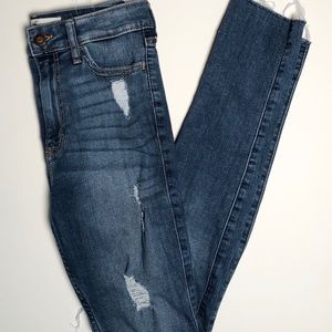 HOLLISTER HIGH RISE JEANS